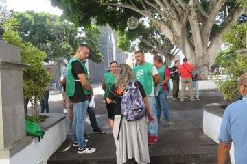 Representantes sindicales de CSIF se concentraron ante las puertas del Ayuntamiento para exigir a Función Pública el nombramiento de un interventor/TA.